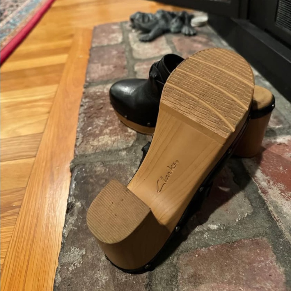 Clark's Artisan black leather mule platform heel Size 6M - Picture 2 of 7
